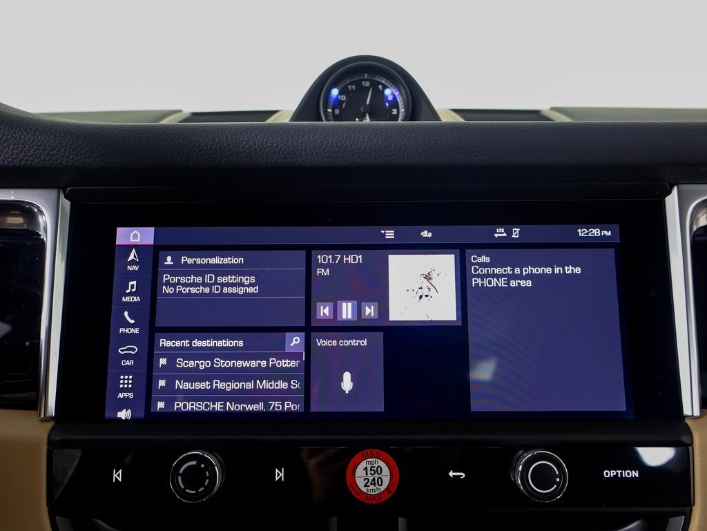 Used 2025 Porsche Macan image 17