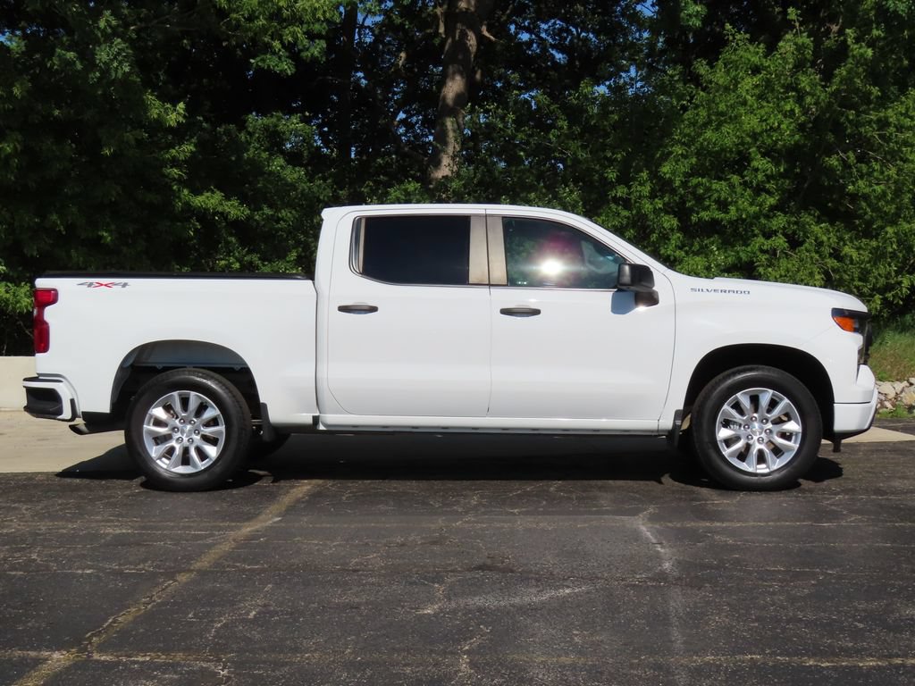 Certified 2022 Chevrolet Silverado 1500 Custom AWD/4WD image 2