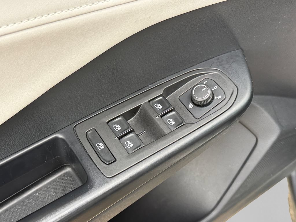 Used 2025 Volkswagen Taos SE AWD/4WD image 19