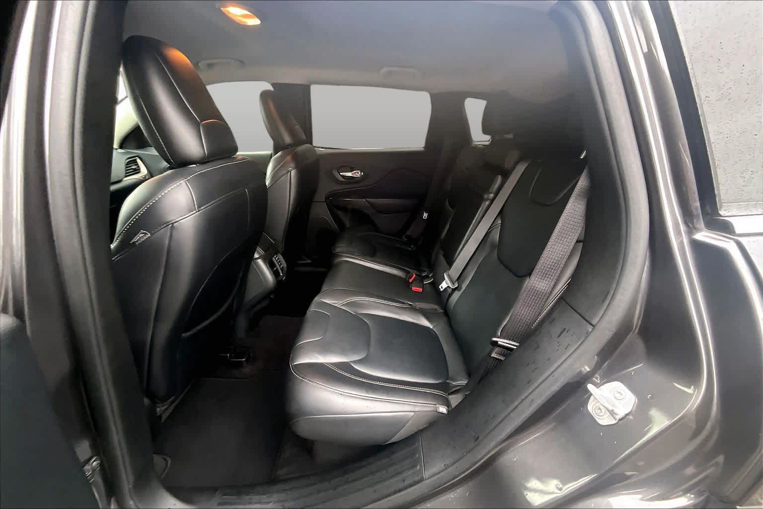 Used 2016 Jeep Cherokee Limited FWD image 21