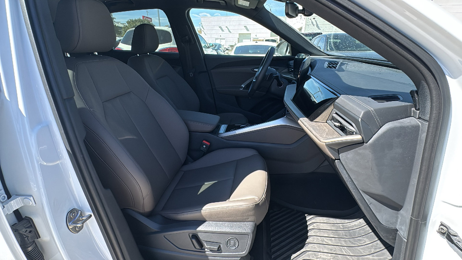 Used 2025 Audi Q5 2.0T Premium image 31