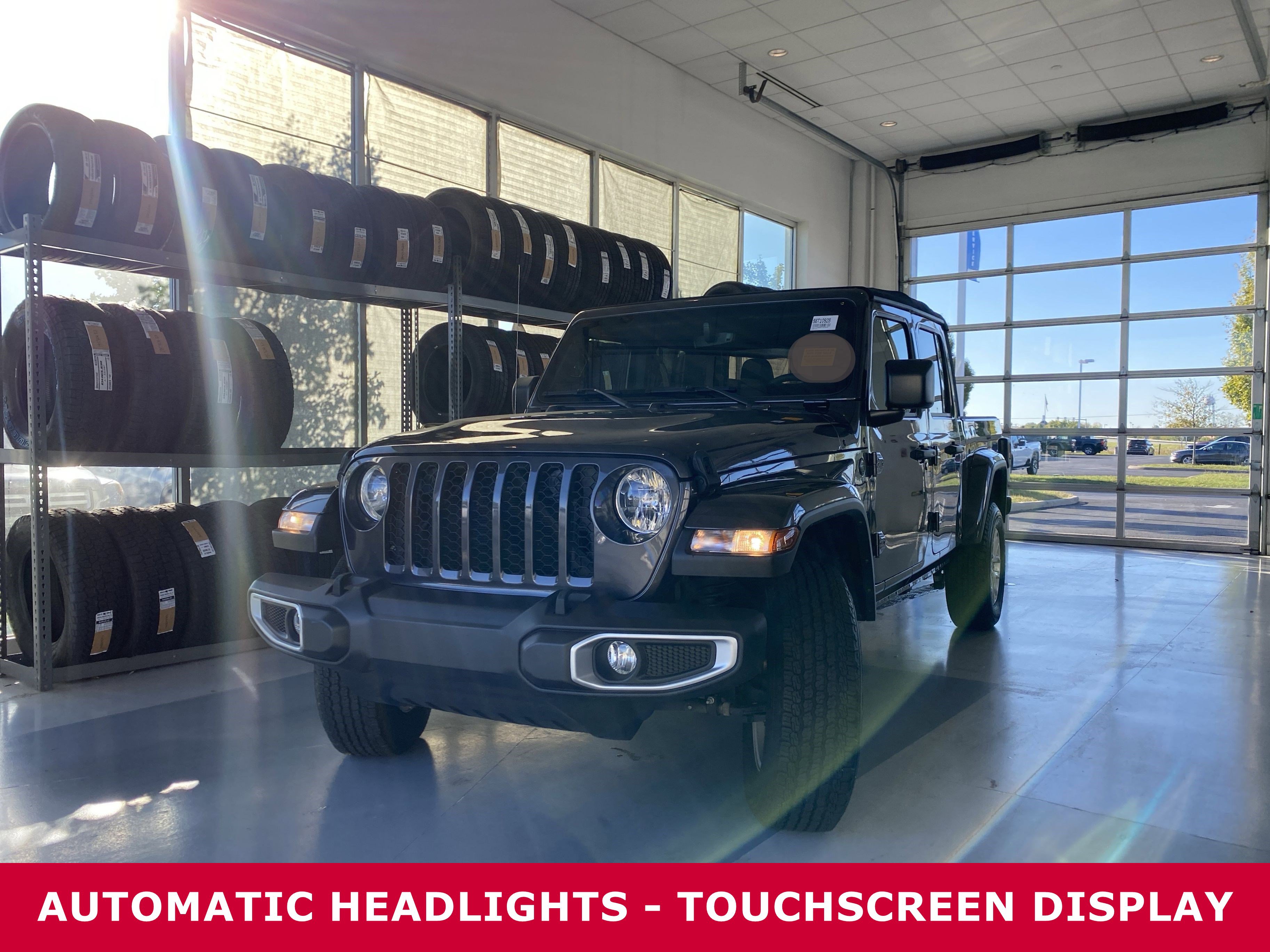 Used 2023 Jeep Gladiator Sport image 2