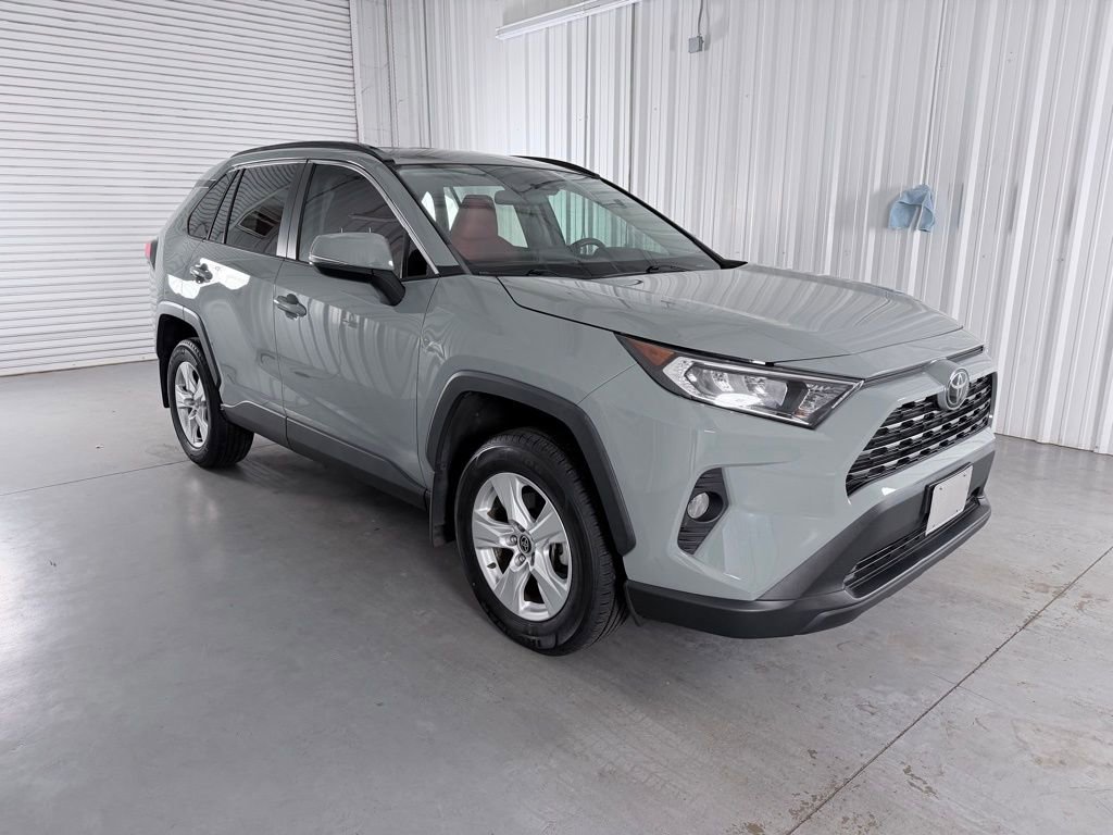 Used 2021 Toyota RAV4 XLE FWD image 3