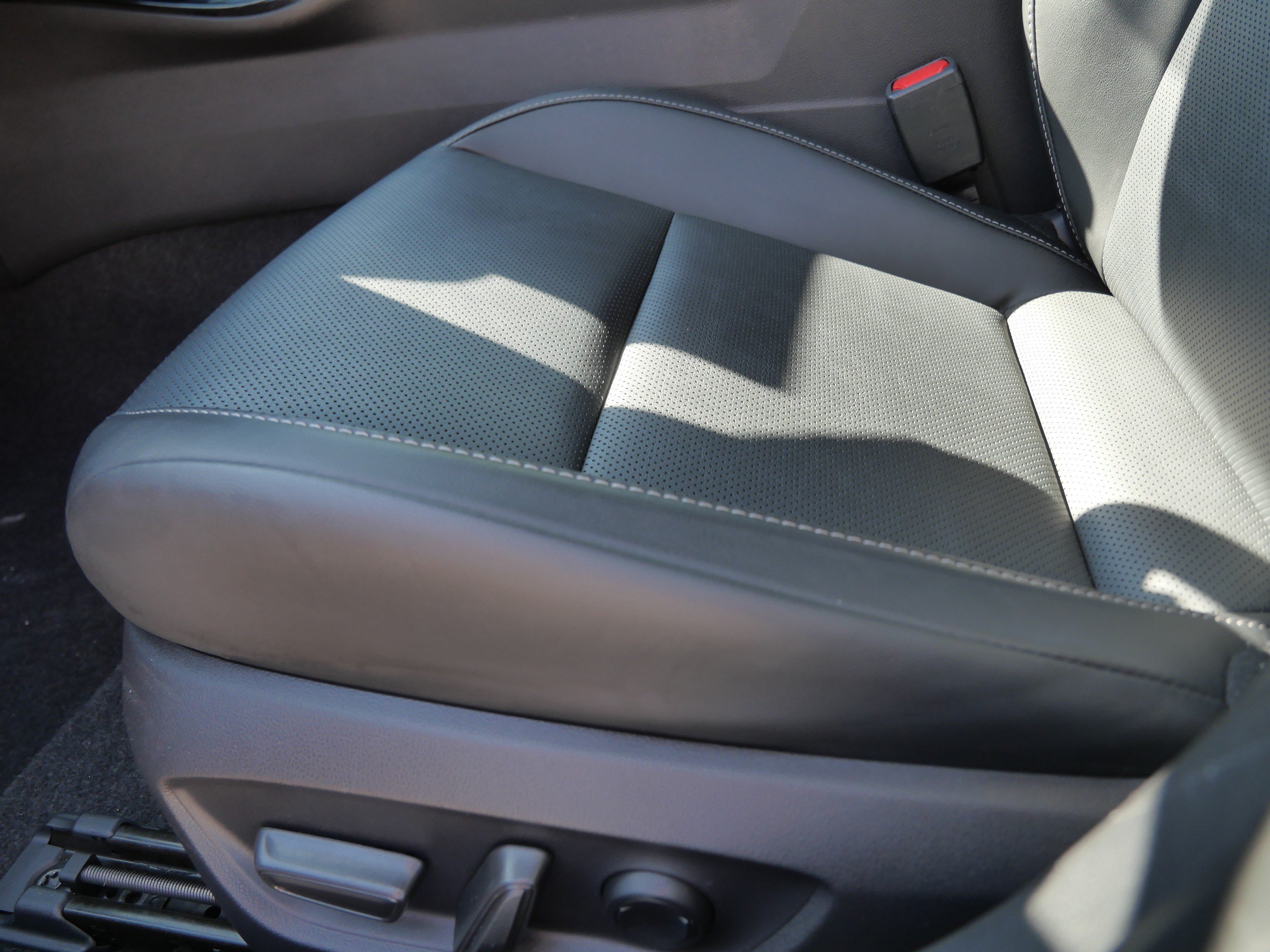 Certified 2025 Toyota Prius XLE FWD image 21