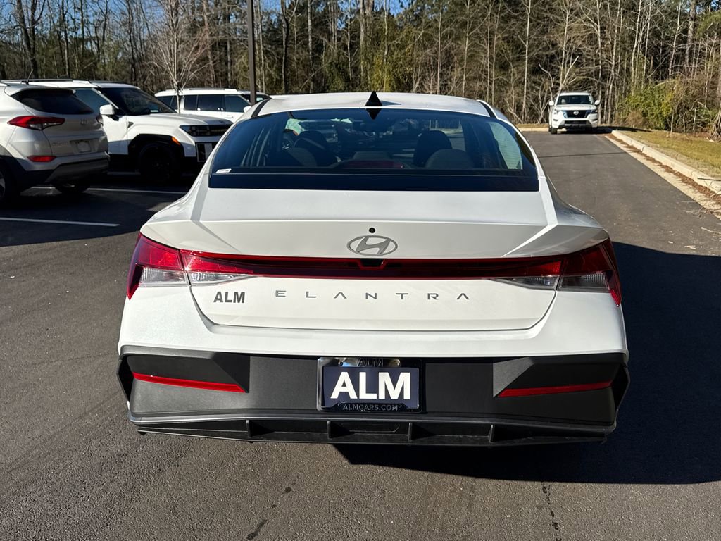 New 2026 Hyundai Elantra SE image 4
