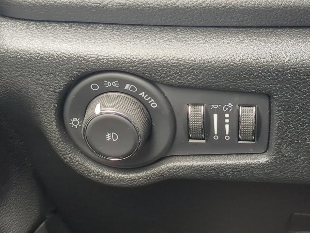 Used 2025 Chrysler Pacifica Limited FWD image 30