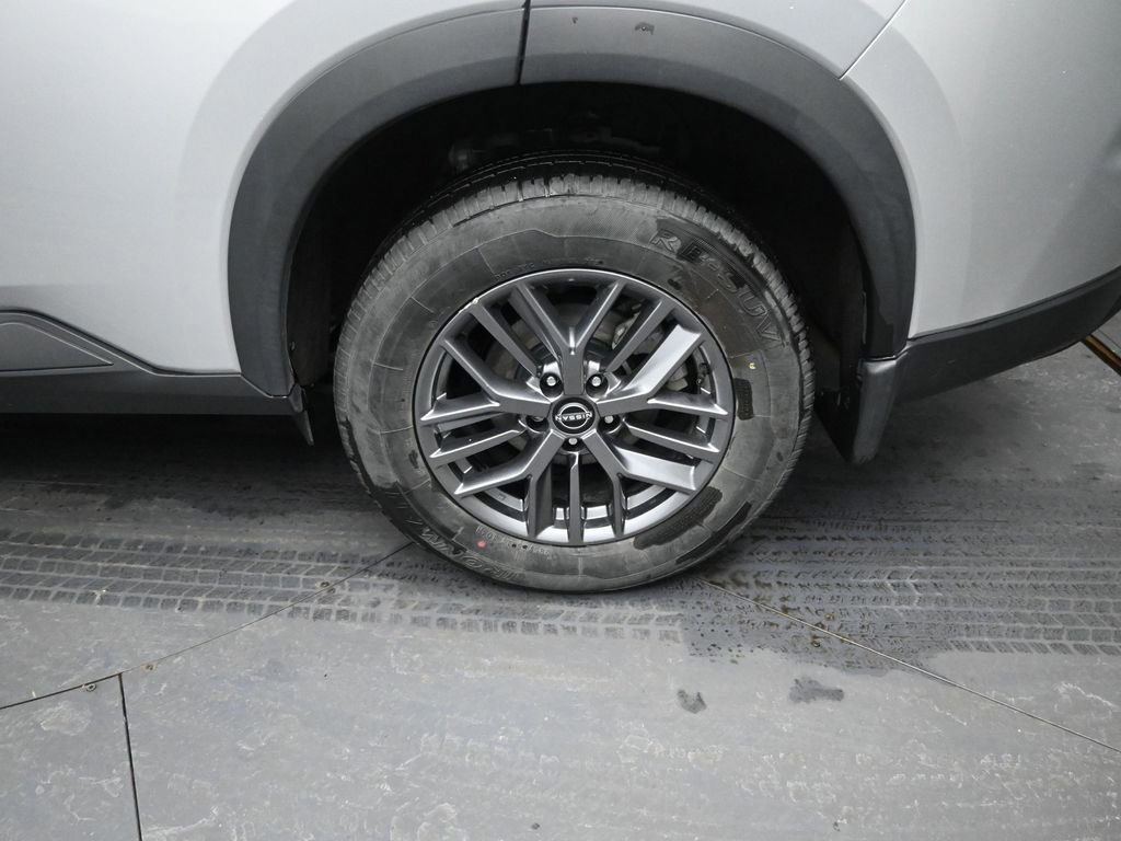 Used 2024 Nissan Rogue S image 15