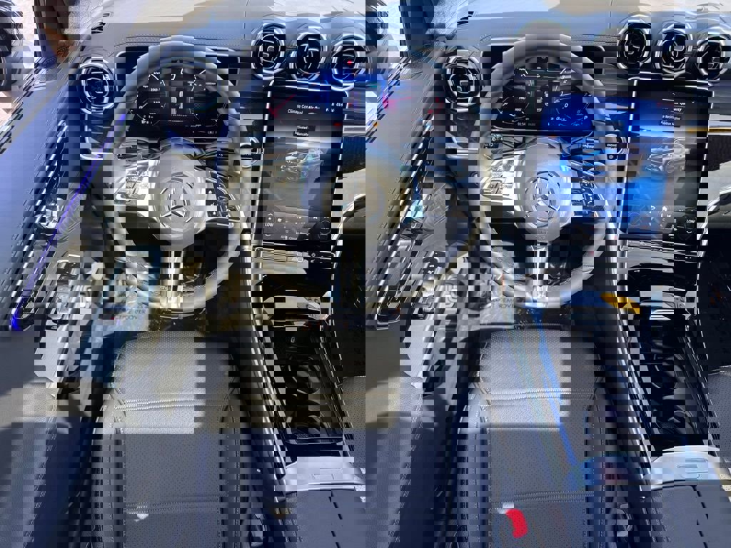 Used 2025 Mercedes-Benz GLC 300 4MATIC image 19