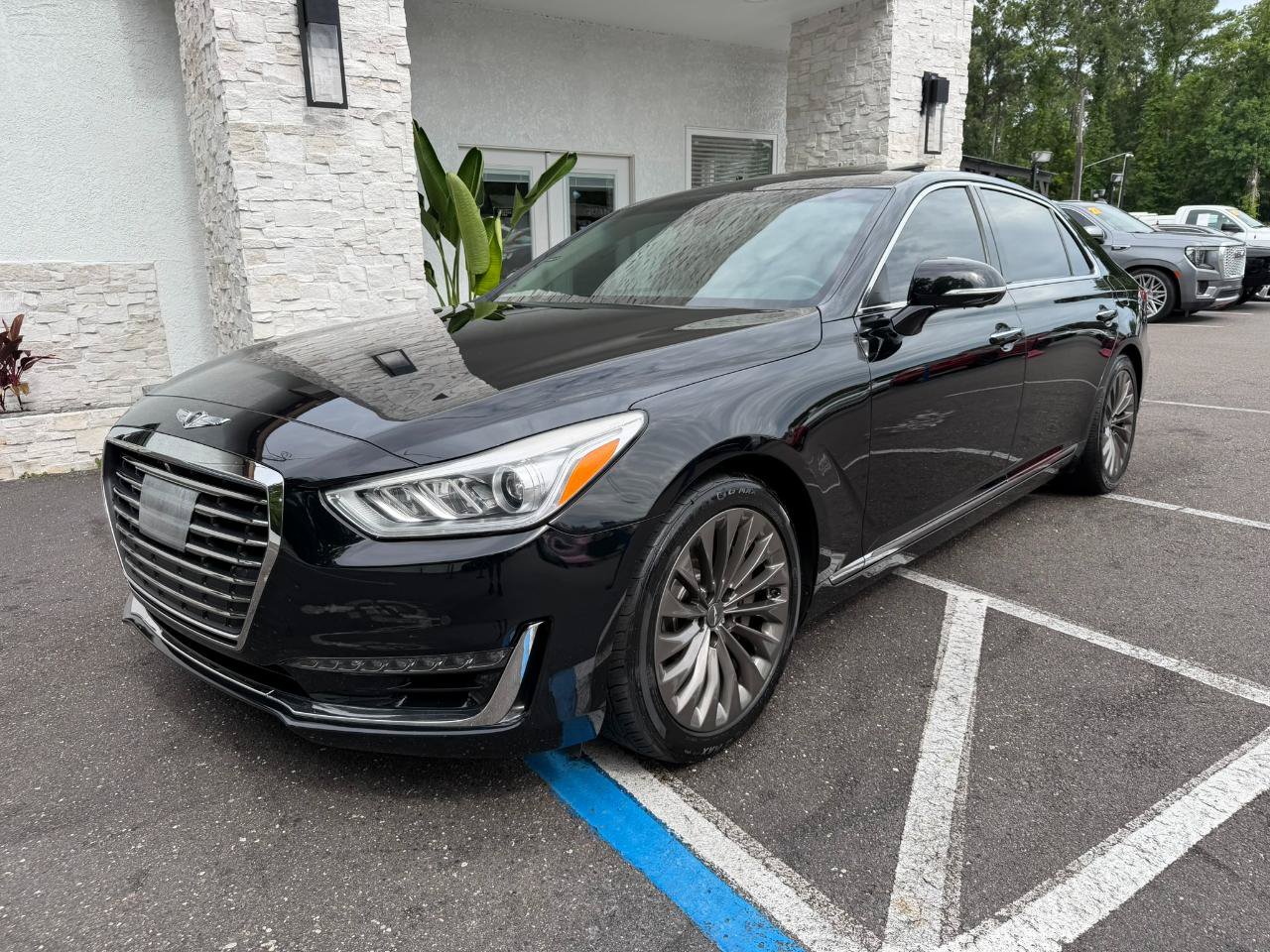 Used 2017 Genesis G90 3.3T Premium RWD image 3