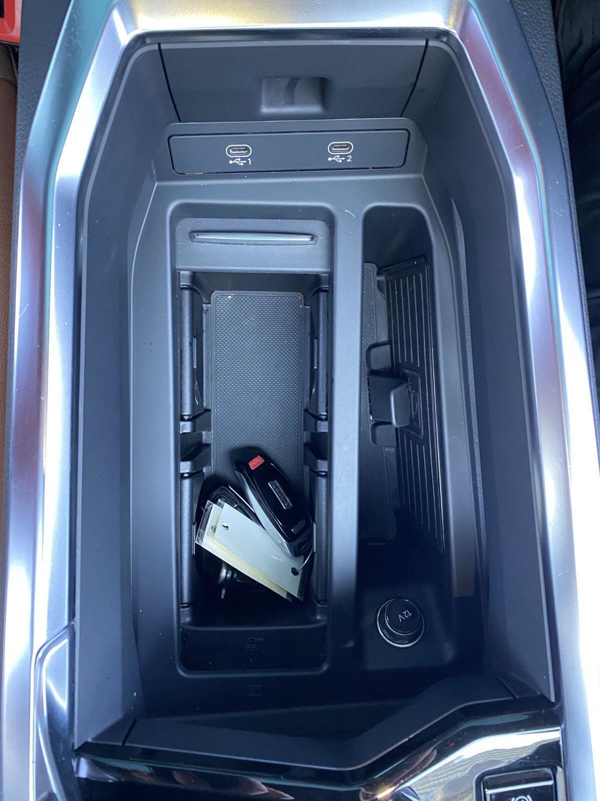 Used 2022 Audi e-tron Premium Plus w/ Premium Plus Package image 23