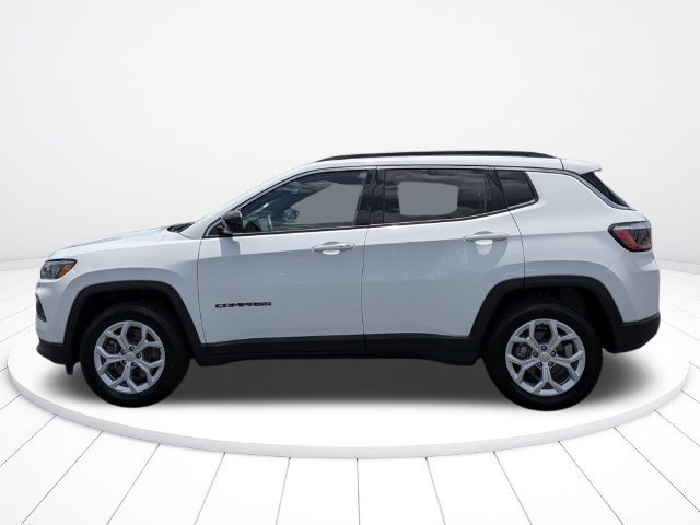 Used 2024 Jeep Compass Latitude AWD/4WD image 6