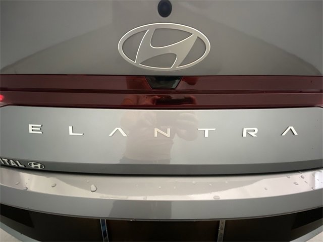 Certified 2025 Hyundai Elantra SE w/ Cargo Package image 25