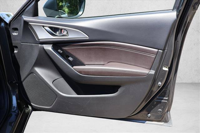 Used 2018 MAZDA MAZDA3 Touring FWD image 29