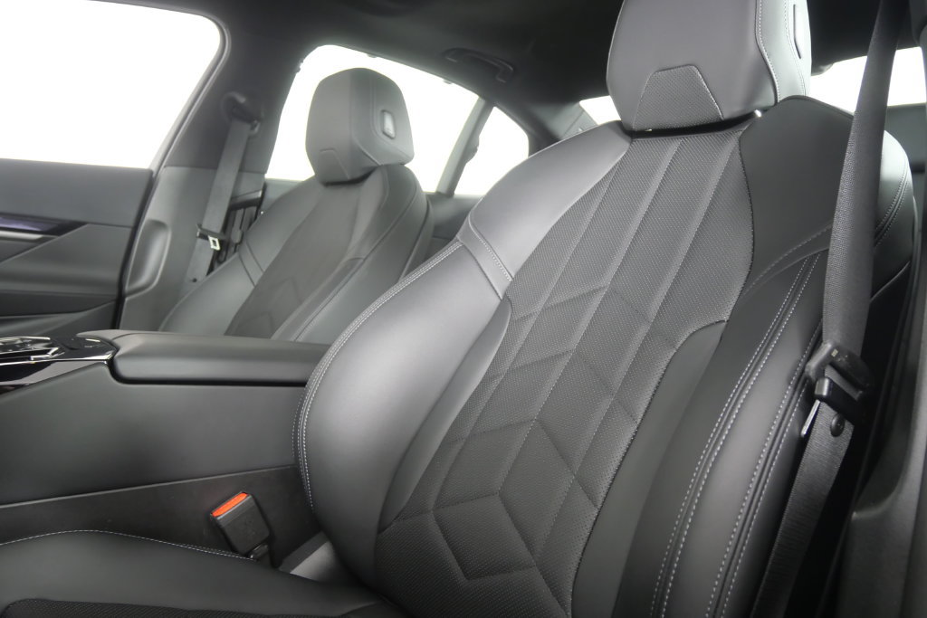 Certified 2027 BMW 530i RWD image 11