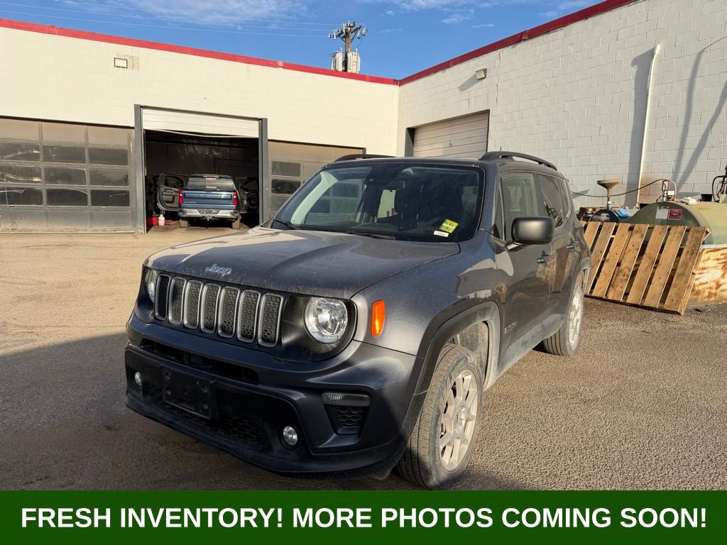 Used 2022 Jeep Renegade Latitude AWD/4WD image 3