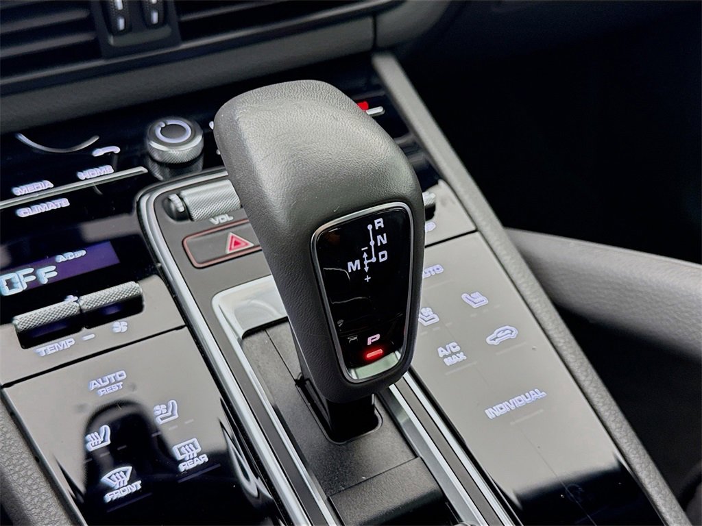 Certified 2023 Porsche Cayenne Platinum Edition image 21