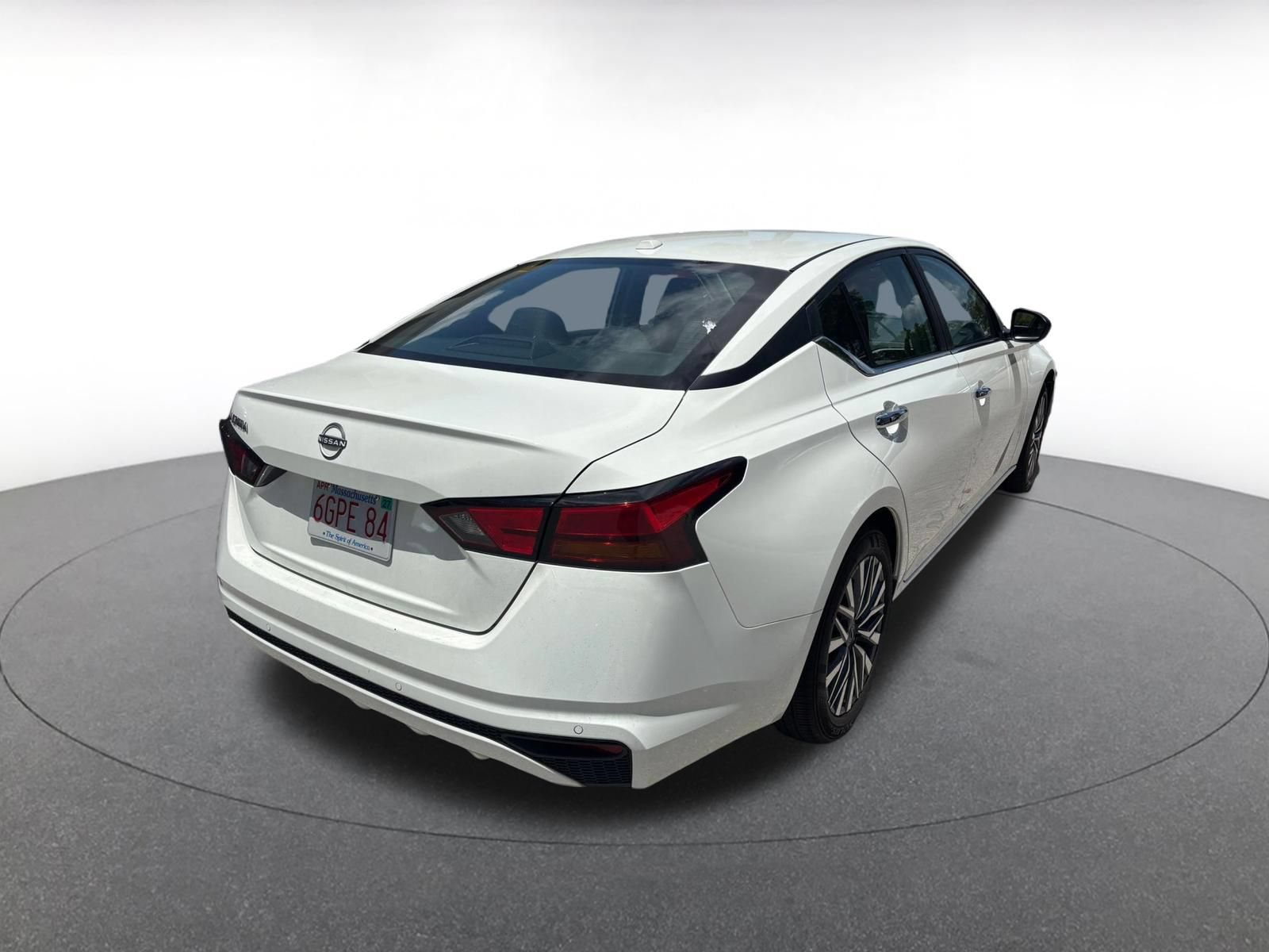 Used 2025 Nissan Altima 2.5 SV FWD image 17
