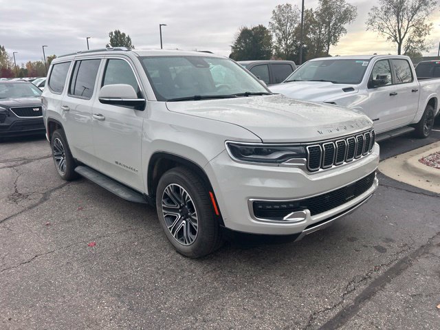 Used 2022 Jeep Wagoneer Series III AWD/4WD image 5