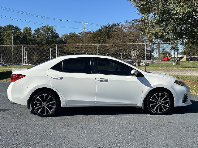 Used 2017 Toyota Corolla SE w/ Carpet Mat Package (TMS) FWD image 9