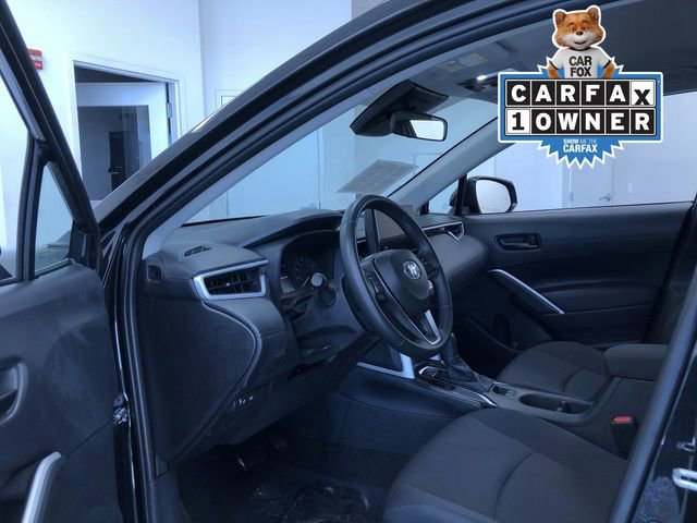 Used 2025 Toyota Corolla Cross LE image 2