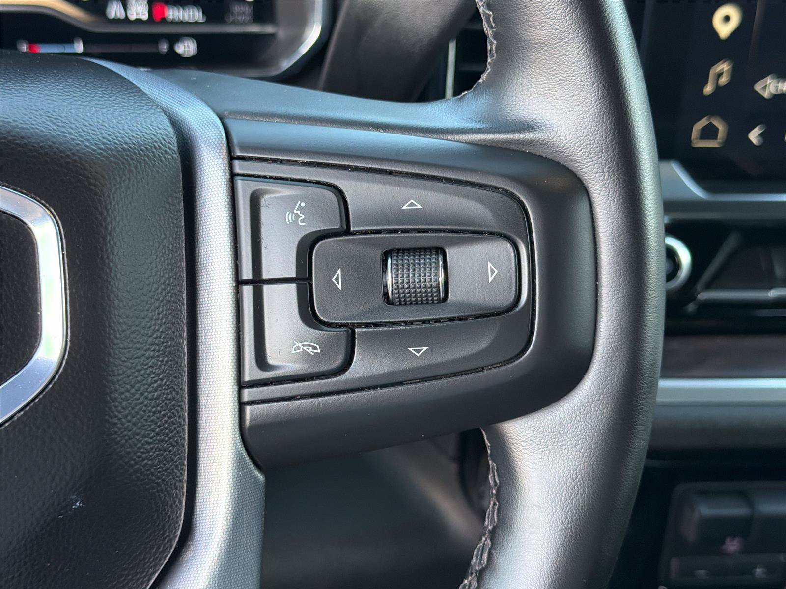 Used 2025 GMC Sierra 1500 SLT AWD/4WD image 26