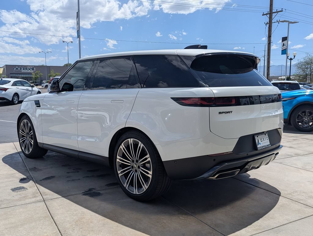 Used 2025 Land Rover Range Rover Sport SE AWD/4WD image 6