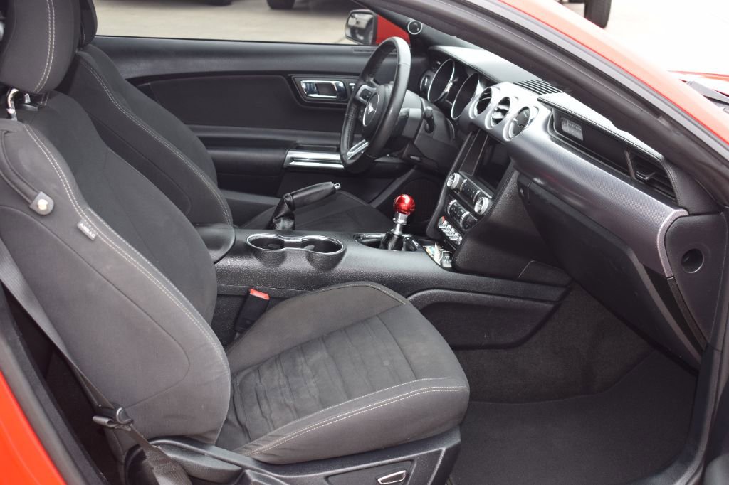 Used 2015 Ford Mustang GT image 9