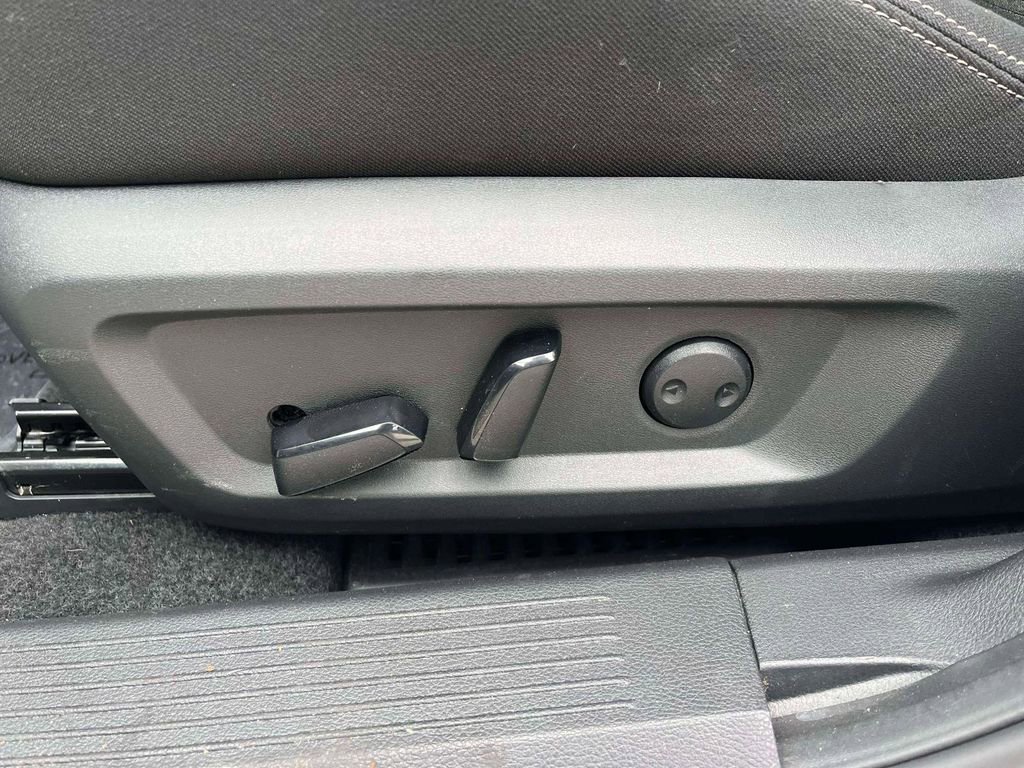 Used 2023 Nissan Rogue SV image 16