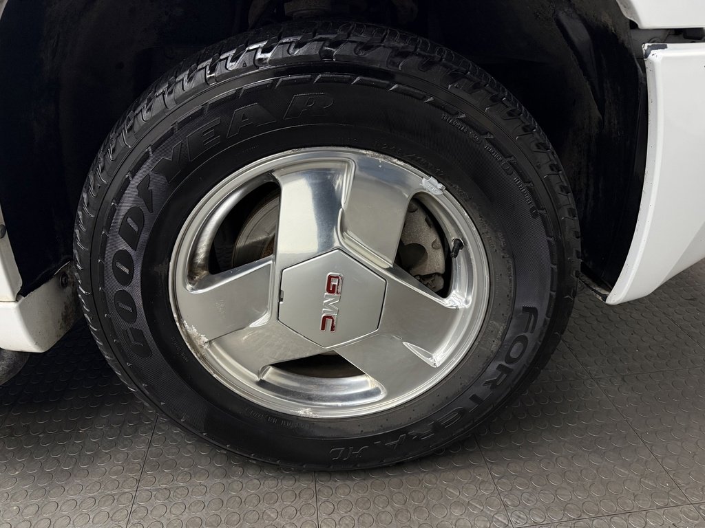 Used 2004 GMC Envoy XUV SLE w/ 1SB Preferred Equipment Group image 13