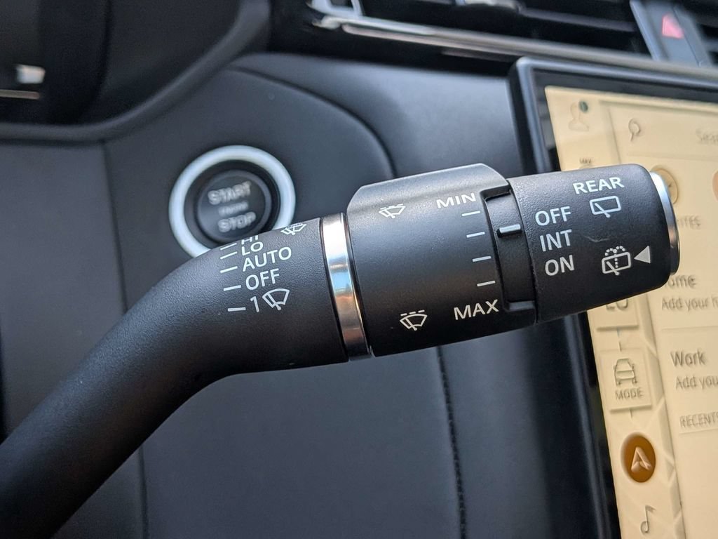 Certified 2026 Land Rover Range Rover Velar Dynamic SE AWD/4WD image 32