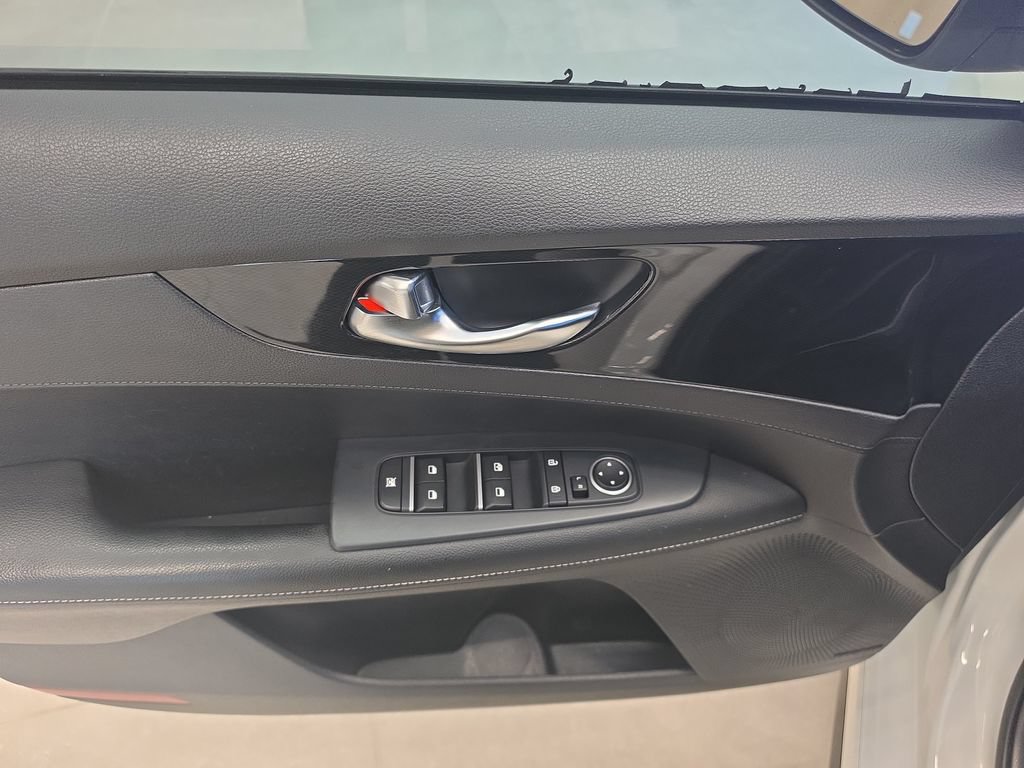 Certified 2021 Kia Forte GT-Line w/ GT-Line Premium Package FWD image 17