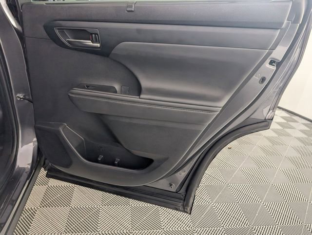 Used 2023 Toyota Highlander XLE image 33