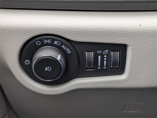 Certified 2024 Chrysler Pacifica Touring-L image 24