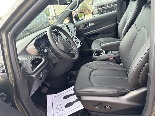 New 2027 Chrysler Pacifica Select AWD/4WD image 8