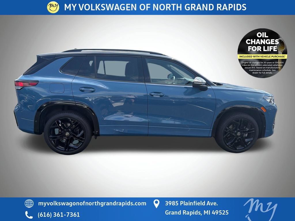 Used 2025 Volkswagen Tiguan SE R-Line AWD/4WD image 9