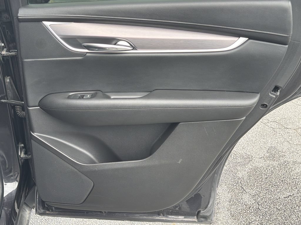 Used 2017 Cadillac XT5 Luxury w/ Driver Awareness Package FWD image 21