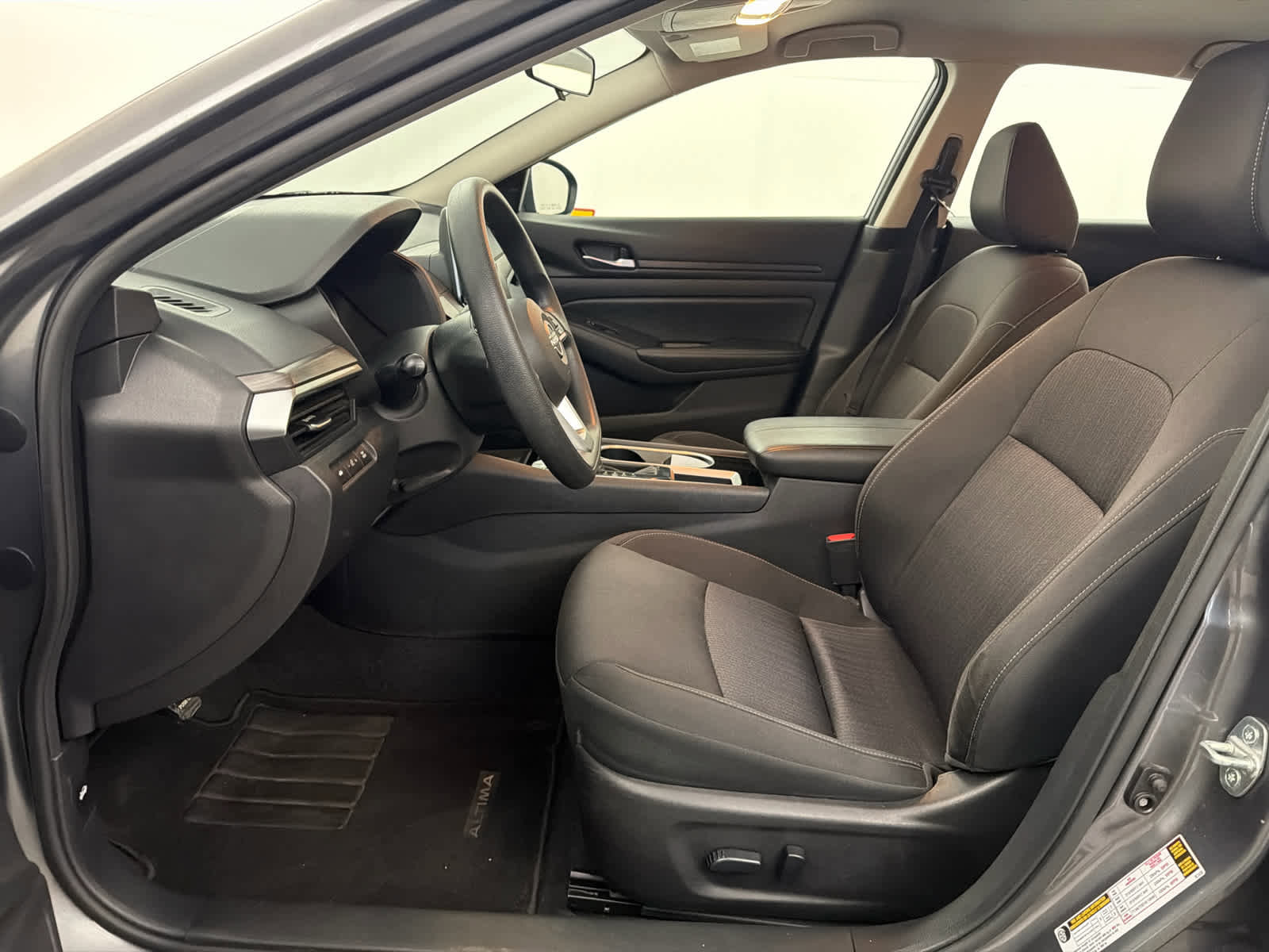 Used 2024 Nissan Altima 2.5 SV FWD image 14