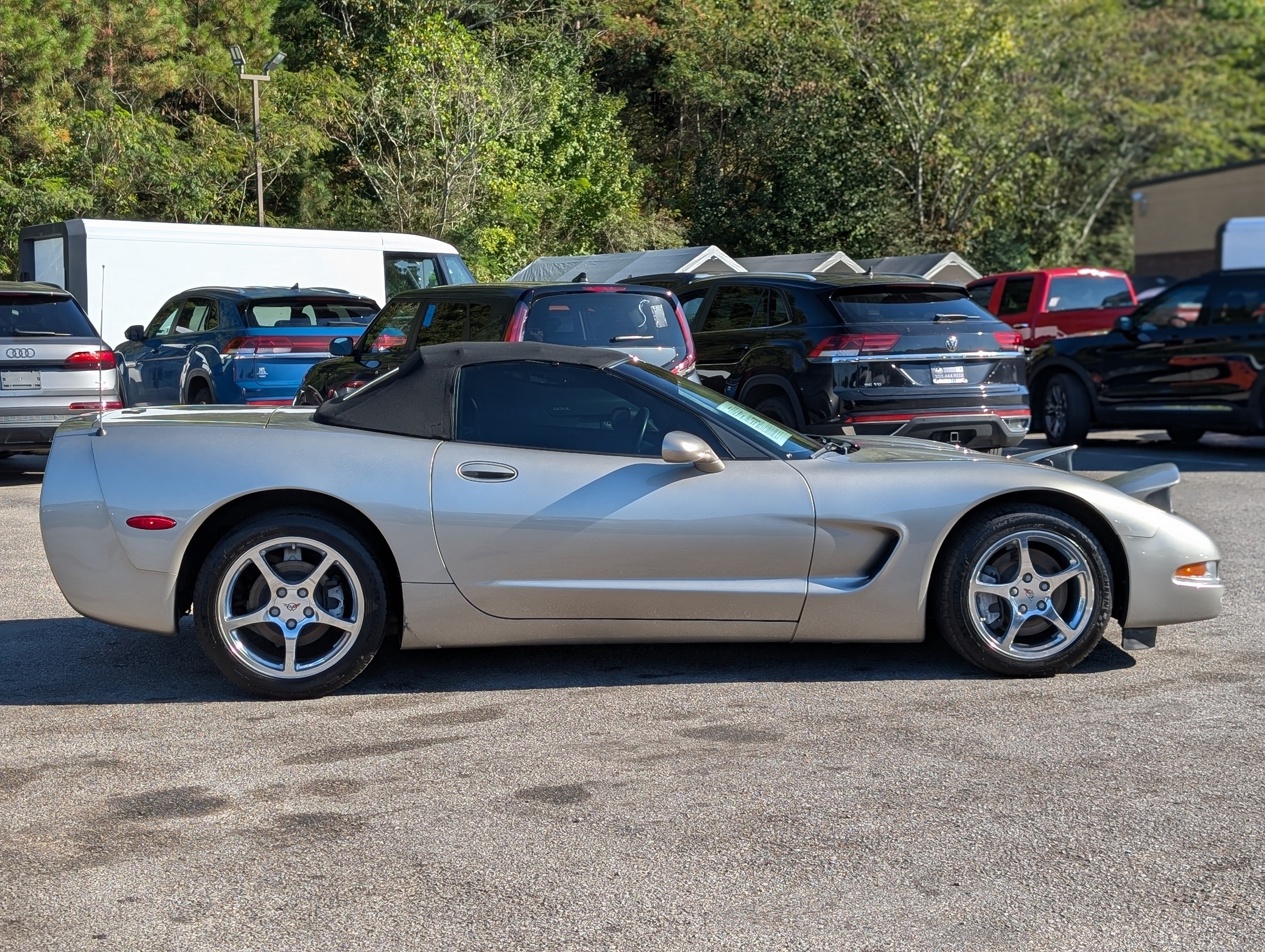 Used 2000 Chevrolet Corvette Convertible w/ Performance Handling Pkg RWD image 10