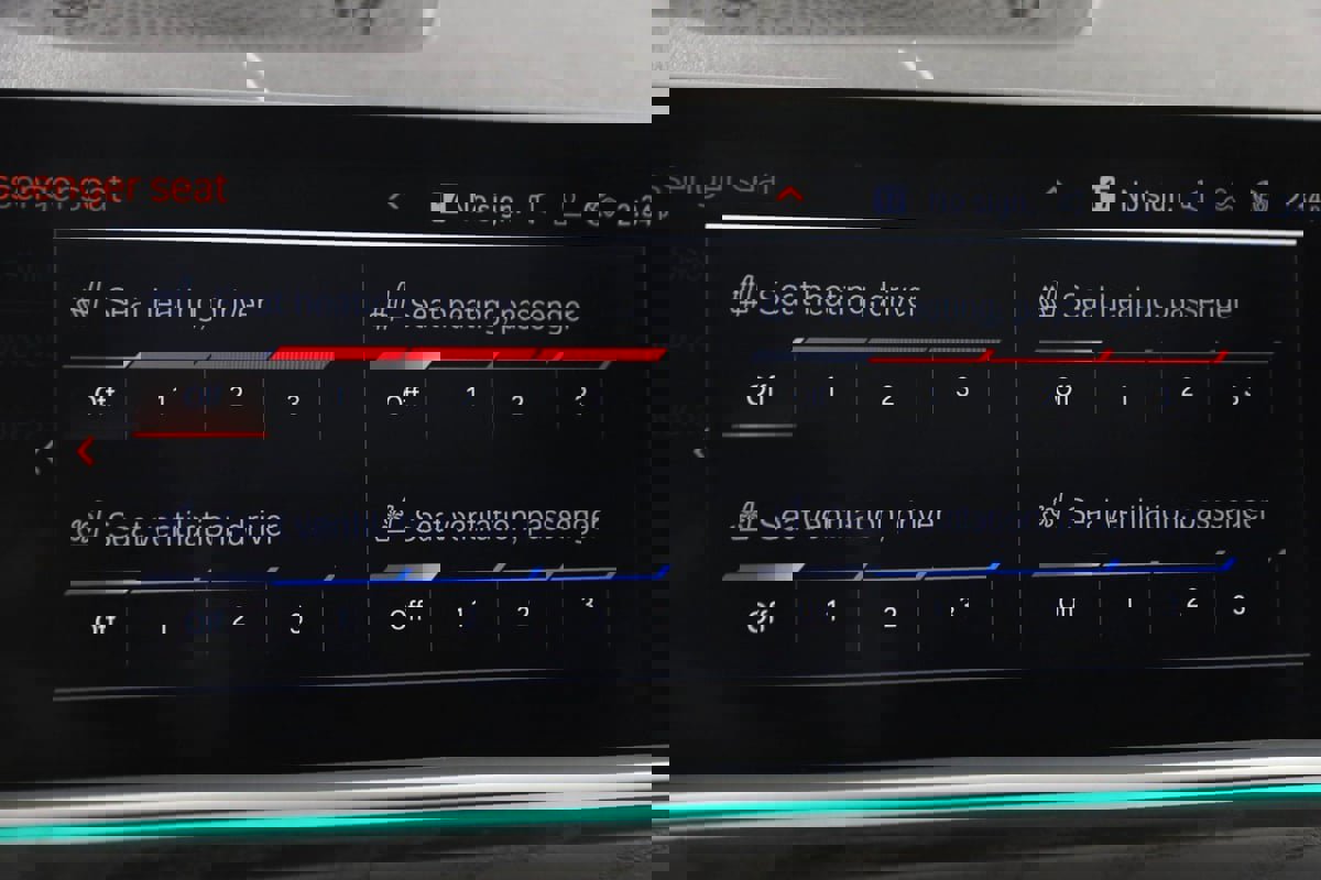 Used 2022 BMW X7 M50i w/ Executive Package image 8