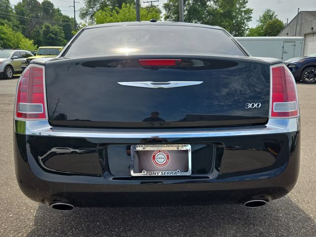 Used 2014 Chrysler 300 RWD image 22