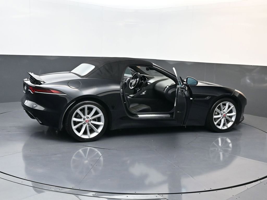 Used 2018 Jaguar F-TYPE Convertible image 28