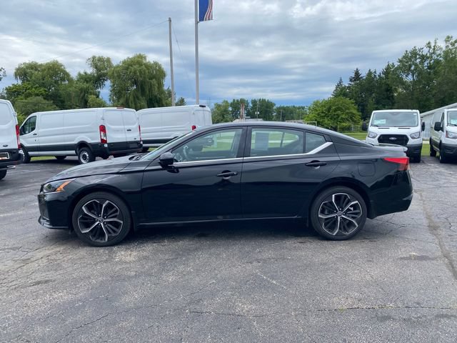 Used 2024 Nissan Altima 2.5 SR AWD/4WD image 3