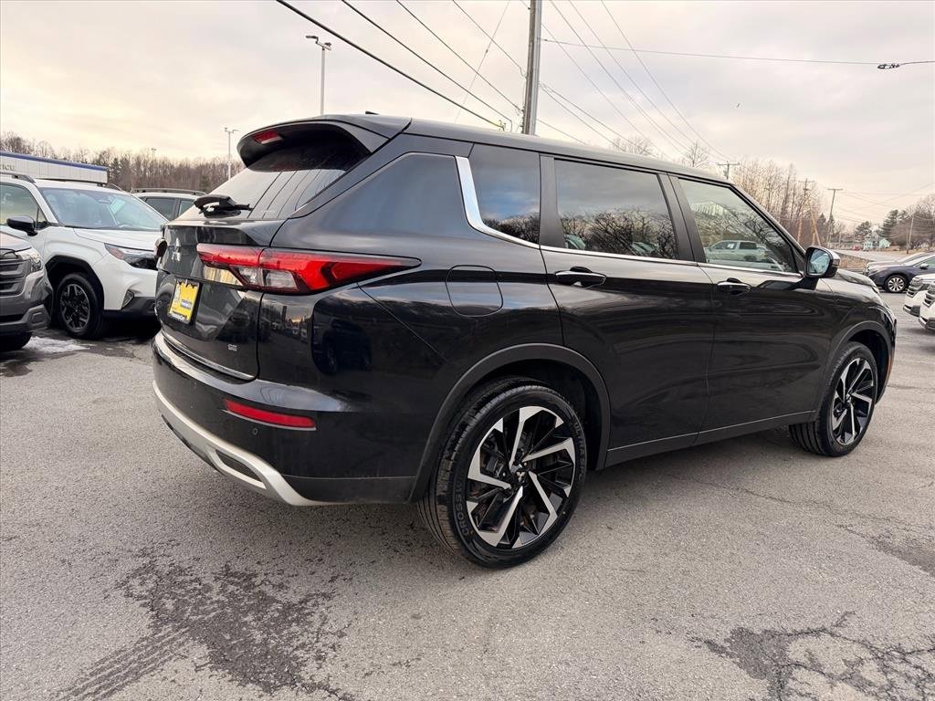 Used 2023 Mitsubishi Outlander SE image 13