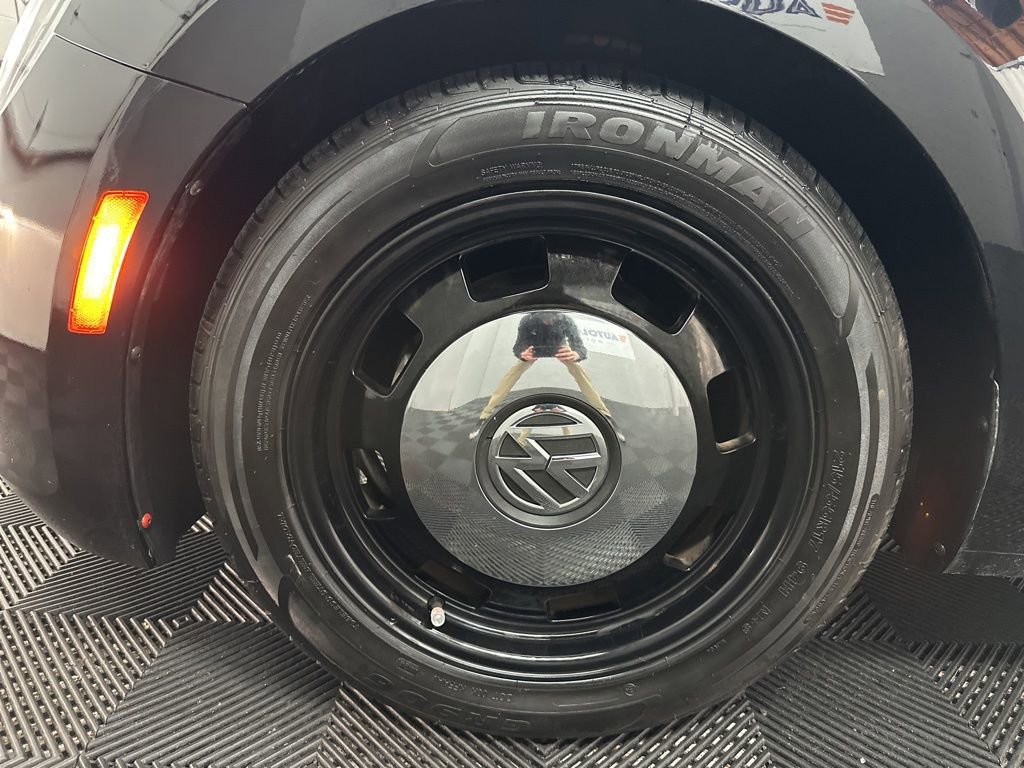 Used 2018 Volkswagen Beetle 2.0T Coast w/ Coast Lighting Package image 35