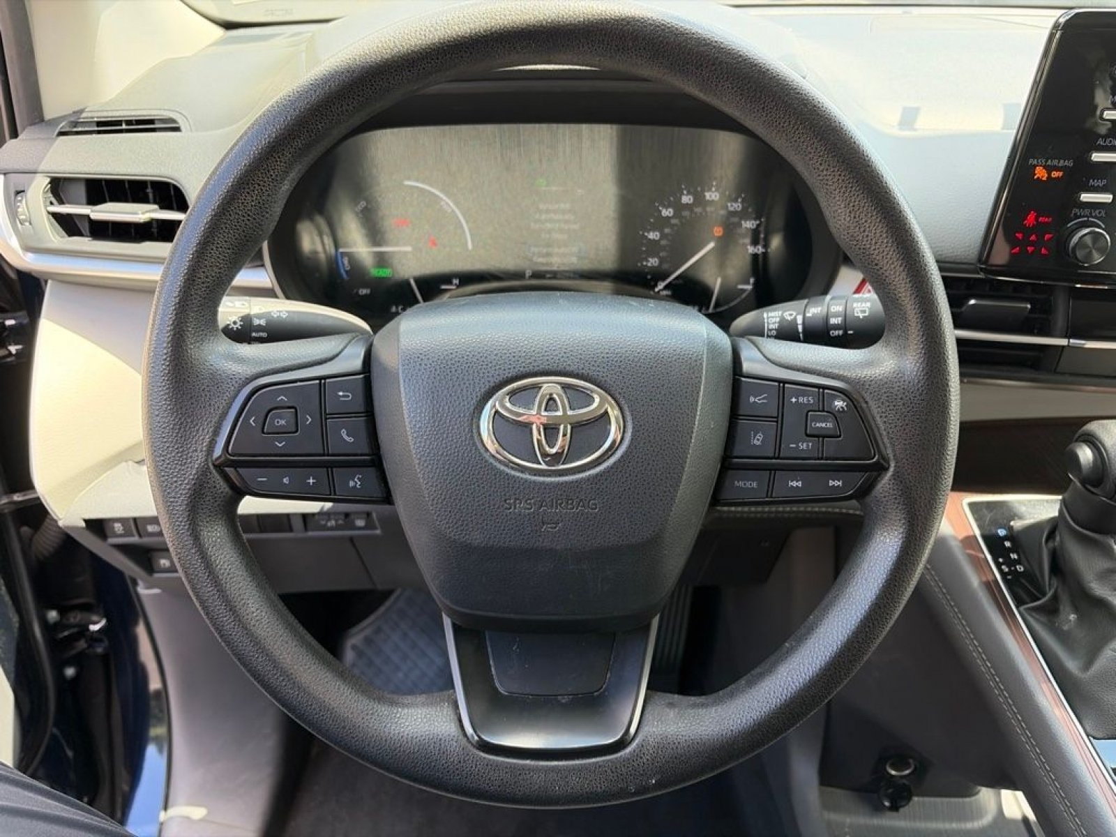 Used 2024 Toyota Sienna LE AWD/4WD image 17