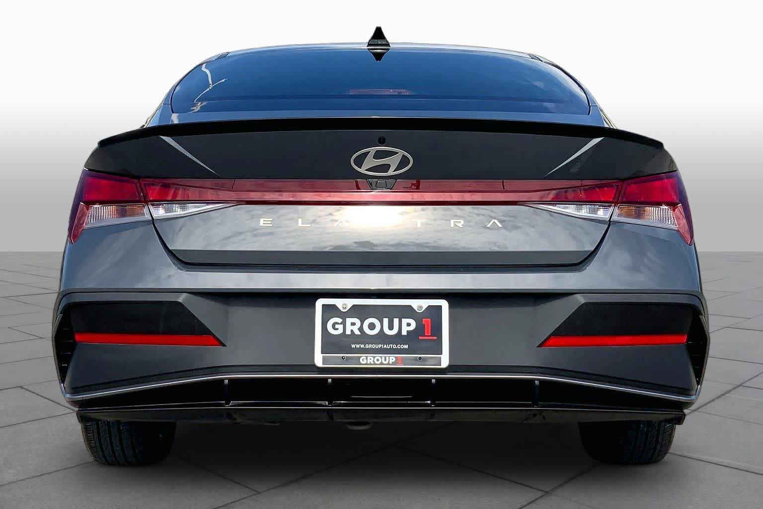 Used 2026 Hyundai Elantra Sport FWD image 4
