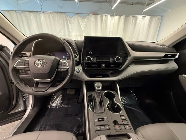 Certified 2023 Toyota Highlander XLE image 18