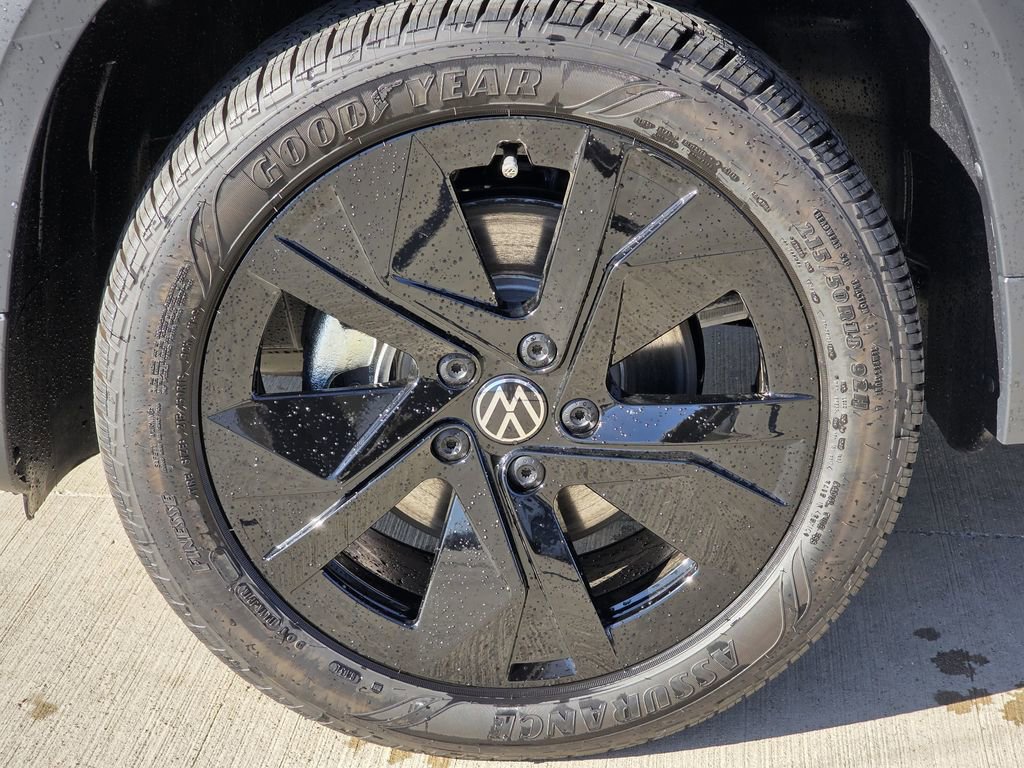 New 2026 Volkswagen Taos SE image 8