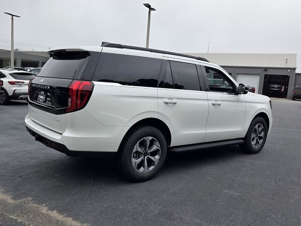 New 2027 Ford Expedition Active RWD image 16