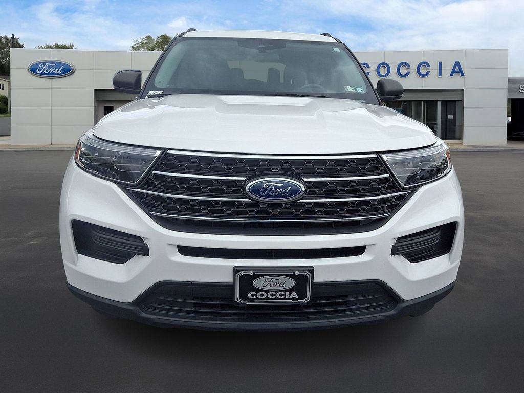 Used 2021 Ford Explorer XLT AWD/4WD image 2